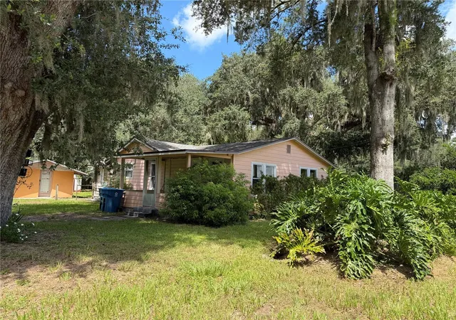 Photo 5 of Single family home for sale at 815 N Orange Ave, Fort Meade, FL 33841 | MLS# L4964632 | Listing updated on 2026-08-29