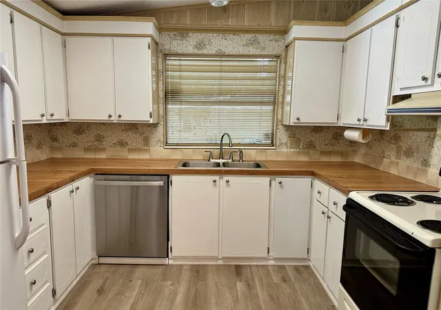 Photo 2 of Manufactured home for sale at 322 Bass Ct, Oldsmar, FL 34677 | MLS# TB8543191 | Listing updated on 2026-10-10