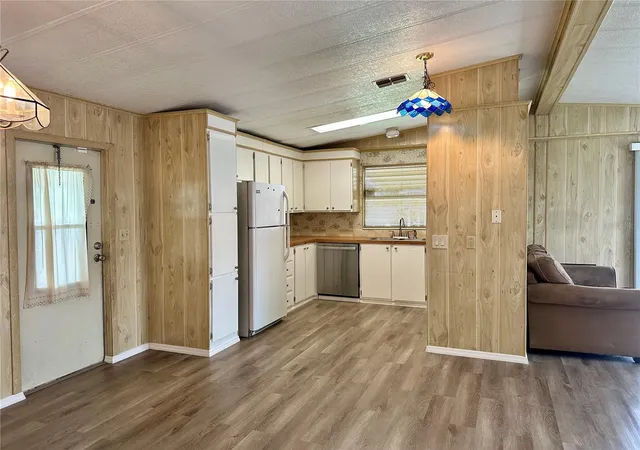 Photo 4 of Manufactured home for sale at 322 Bass Ct, Oldsmar, FL 34677 | MLS# TB8543191 | Listing updated on 2026-10-10