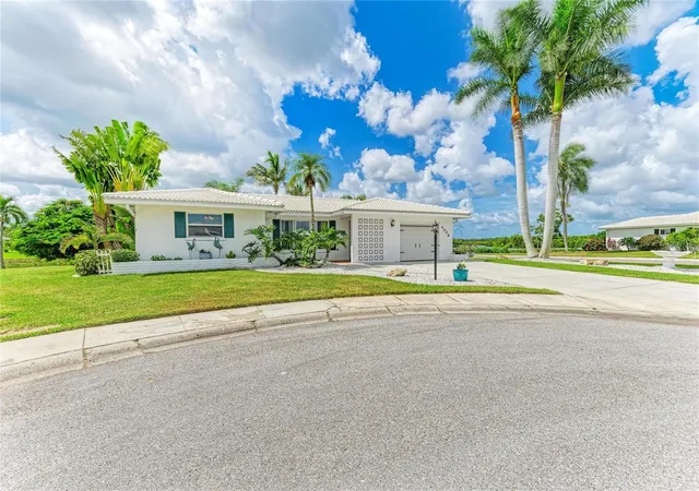 Photo 3 of Single family home for sale at 4006 Joyce Dr, Bradenton, FL 34208 | MLS# A4704282 | Listing updated on 2026-09-25