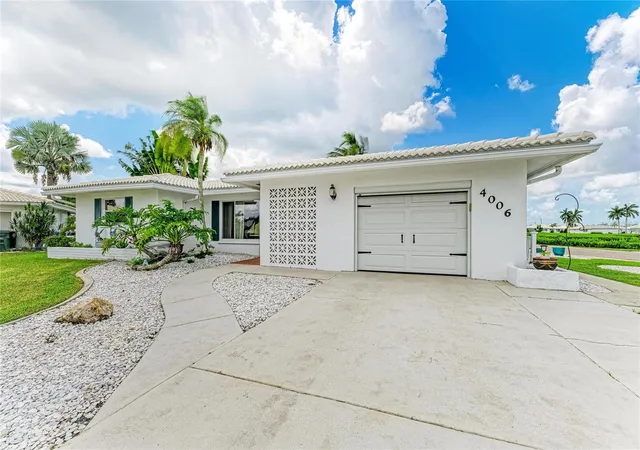 Photo 3 of Single family home for sale at 4006 Joyce Dr, Bradenton, FL 34208 | MLS# A4704282 | Listing updated on 2026-09-25