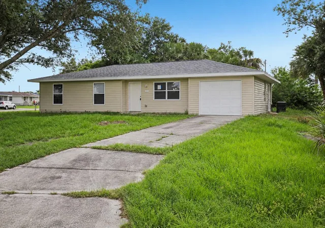 Photo 2 of Single family home for sale at 1975 Narranja St, Punta Gorda, FL 33950 | MLS# OM731243 | Listing updated on 2026-09-28