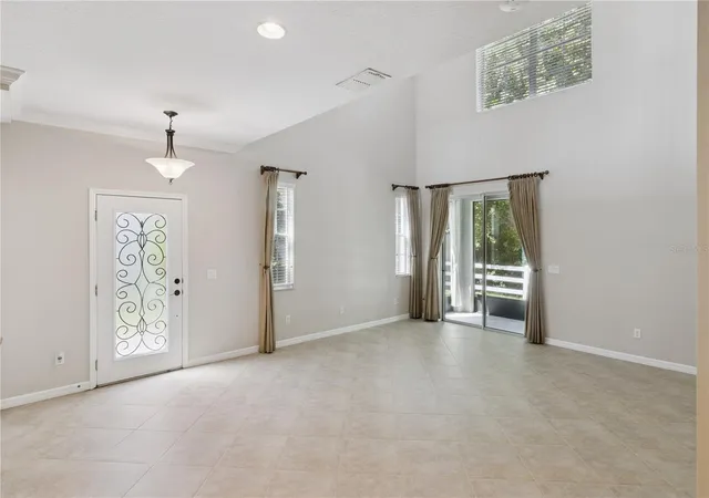 Photo 3 of Townhouse for sale at 624 Venice Pl, Sanford, FL 32771 | MLS# O6437215 | Listing updated on 2026-09-01