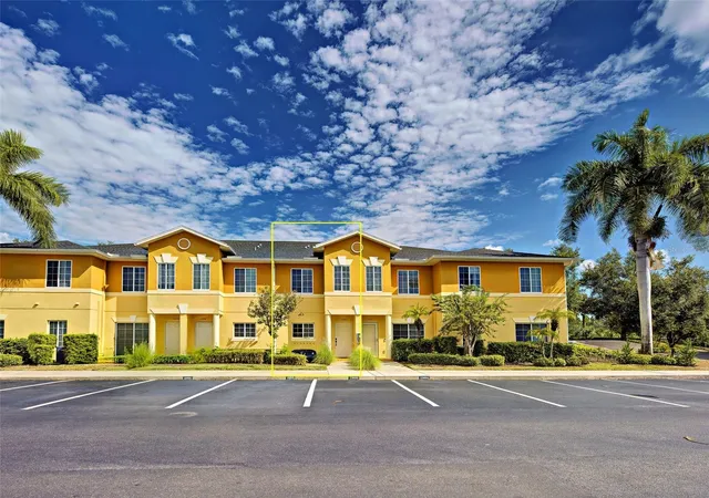Photo 2 of Townhouse for sale at 13050 Tigers Eye Dr, Venice, FL 34292 | MLS# A4704290 | Listing updated on 2026-08-29