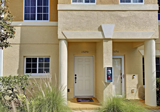 Photo 3 of Townhouse for sale at 13050 Tigers Eye Dr, Venice, FL 34292 | MLS# A4704290 | Listing updated on 2026-08-29