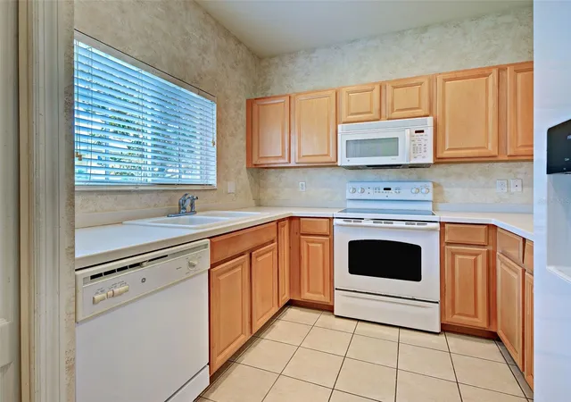 Photo 5 of Townhouse for sale at 13050 Tigers Eye Dr, Venice, FL 34292 | MLS# A4704290 | Listing updated on 2026-08-29