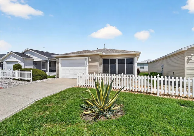 Photo 1 of Single family home for sale at 8214 Se 169th Palownia Loop, The Villages, FL 32162 | MLS# G5117066 | Listing updated on 2026-09-25