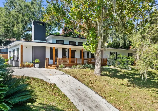 Photo 3 of Single family home for sale at 1467 Hilltop Dr, Mount Dora, FL 32757 | MLS# O6437231 | Listing updated on 2026-09-28