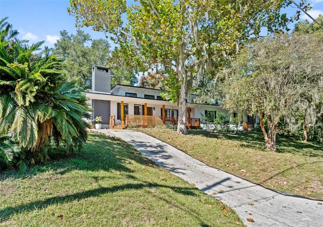 Photo 4 of Single family home for sale at 1467 Hilltop Dr, Mount Dora, FL 32757 | MLS# O6437231 | Listing updated on 2026-09-28