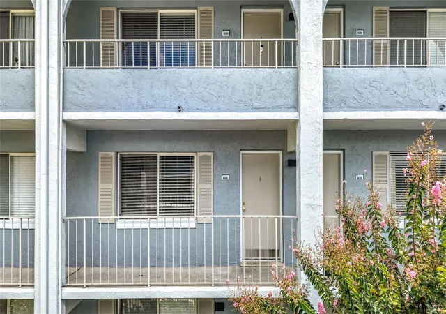 Listing Photo 4 - Condo for sale in building located at 131 Water Front Wy, Altamonte Springs, FL 32701 - Unit #220