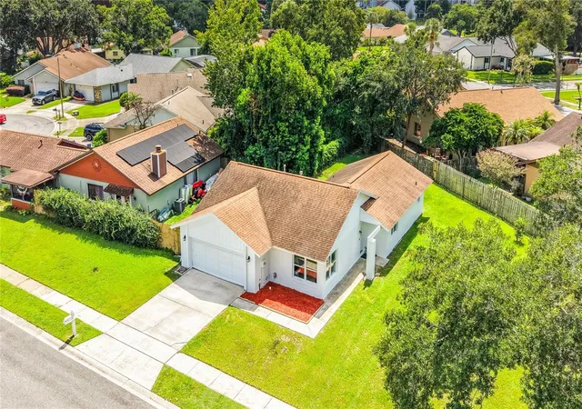 Photo 3 of Single family home for sale at 635 Boniview Ln, Altamonte Springs, FL 32714 | MLS# O6437233 | Listing updated on 2026-10-07