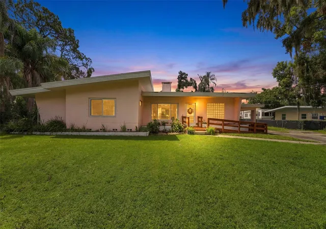 Photo 1 of Single family home for sale at 1311 E Tomlin St, Plant City, FL 33563 | MLS# TB8543258 | Listing updated on 2026-08-31