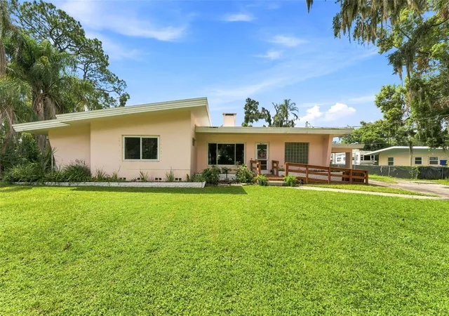 Photo 3 of Single family home for sale at 1311 E Tomlin St, Plant City, FL 33563 | MLS# TB8543258 | Listing updated on 2026-08-31