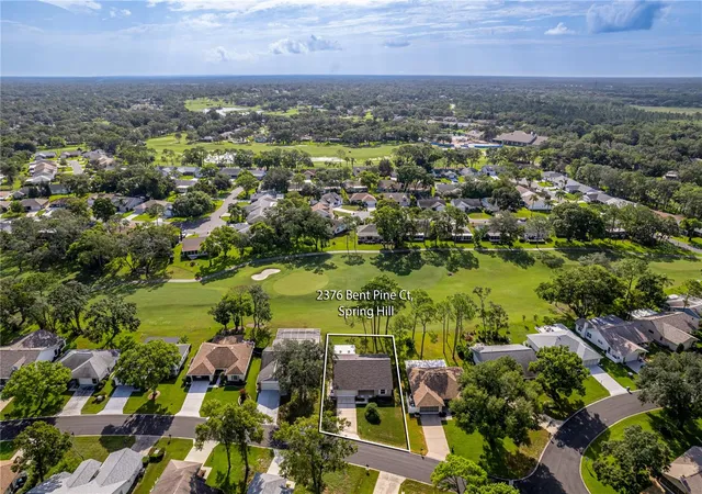 Photo 3 of Single family home for sale at 2376 Bent Pine Ct, Spring Hill, FL 34606 | MLS# W7888986 | Listing updated on 2026-08-29