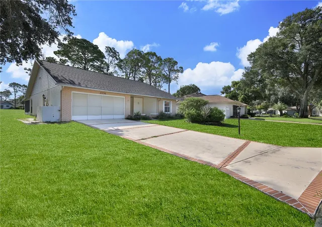 Photo 5 of Single family home for sale at 2376 Bent Pine Ct, Spring Hill, FL 34606 | MLS# W7888986 | Listing updated on 2026-08-29