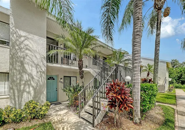 Photo 3 of Condo for sale at 7584 Eagle Creek Dr #7584, Sarasota, FL 34243 | MLS# A4704301 | Listing updated on 2026-09-06