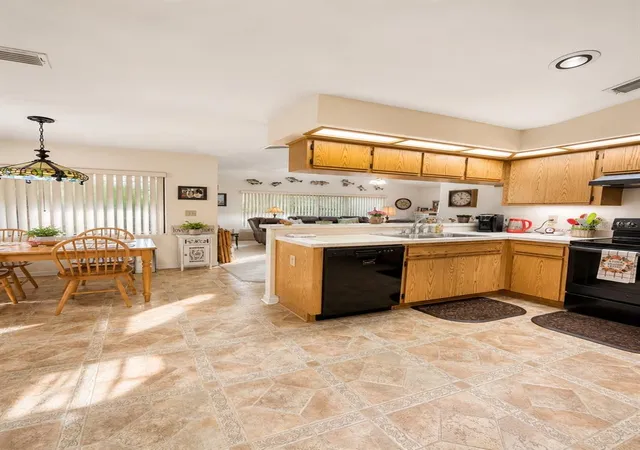 Photo 2 of Single family home for sale at 905 Wicketrun Dr, Brandon, FL 33510 | MLS# TB8543276 | Listing updated on 2026-09-13