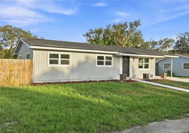 Photo 3 of Single family home for sale at 1376 Old Mill Ln, Spring Hill, FL 34606 | MLS# TB8543278 | Listing updated on 2026-09-02