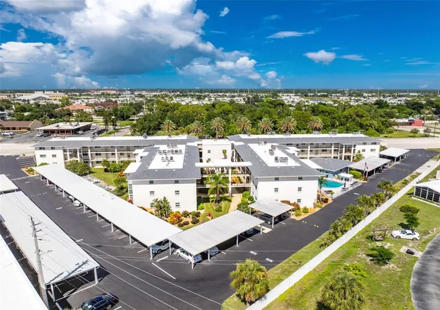Photo 1 of Condo for sale at 708 Tamiami Trl S #317, Venice, FL 34285 | MLS# D6148592 | Listing updated on 2026-09-14