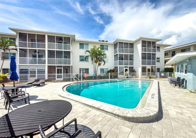 Photo 2 of Condo for sale at 708 Tamiami Trl S #317, Venice, FL 34285 | MLS# D6148592 | Listing updated on 2026-09-14