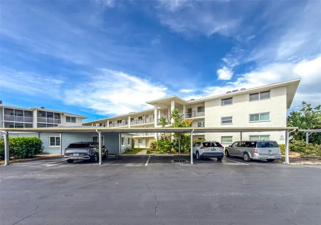 Listing Photo 2 - Condo for sale in building located at 708 Tamiami Trl S, Venice, FL 34285 - Unit #317
