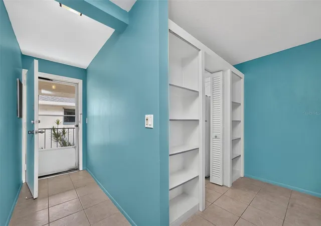 Photo 4 of Condo for sale at 708 Tamiami Trl S #317, Venice, FL 34285 | MLS# D6148592 | Listing updated on 2026-09-14