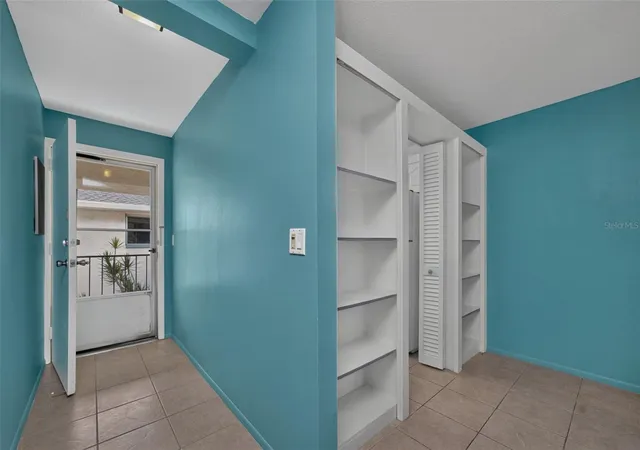 Photo 4 of Condo for sale at 708 Tamiami Trl S #317, Venice, FL 34285 | MLS# D6148592 | Listing updated on 2026-10-20
