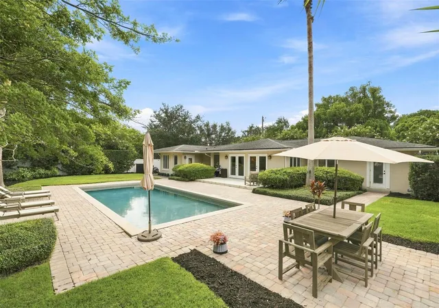 Photo 3 of Single family home for sale at 505 Oak Ln, Maitland, FL 32751 | MLS# O6437275 | Listing updated on 2026-09-23