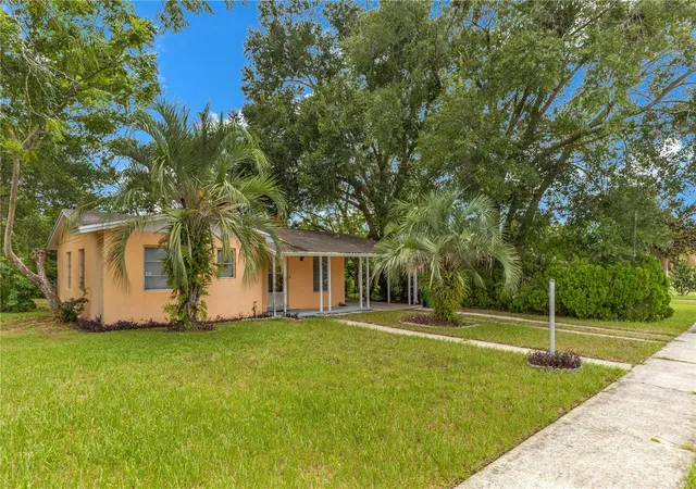 Photo 2 of Single family home for sale at 733 Hager St, Deltona, FL 32725 | MLS# G5117074 | Listing updated on 2026-08-29