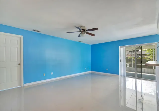 Photo 3 of Single family home for sale at 561 15Th St, Holly Hill, FL 32117 | MLS# V4950962 | Listing updated on 2026-10-01