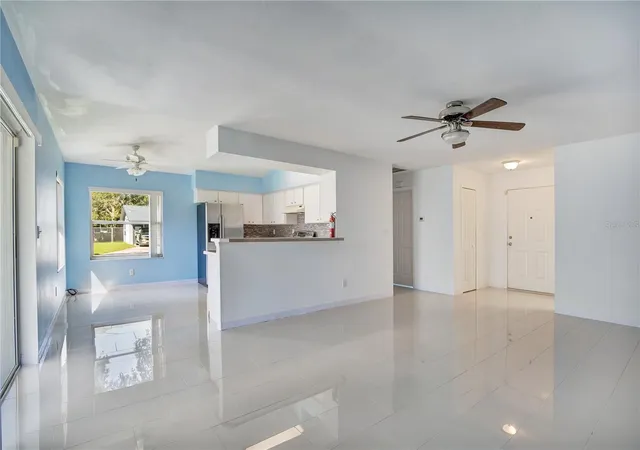Photo 4 of Single family home for sale at 561 15Th St, Holly Hill, FL 32117 | MLS# V4950962 | Listing updated on 2026-10-01