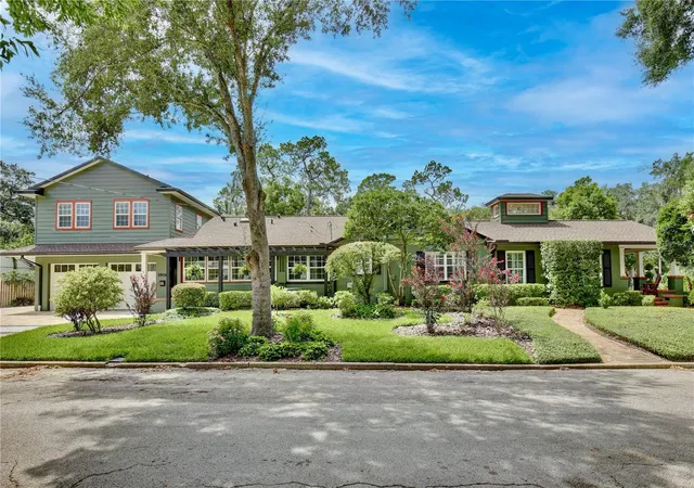 Photo 3 of Single family home for sale at 121 Rosearden Dr, Orlando, FL 32803 | MLS# O6437287 | Listing updated on 2026-09-03