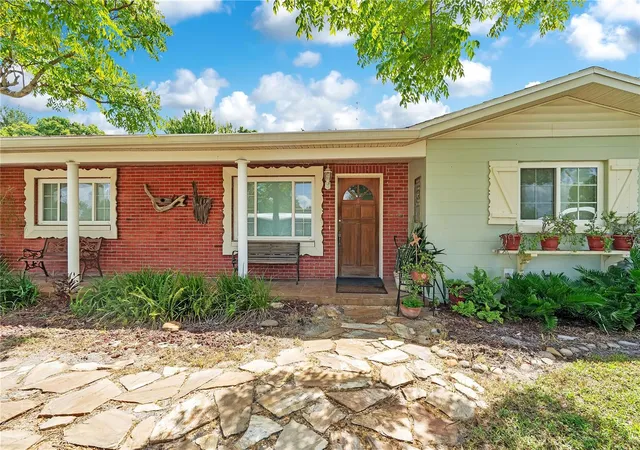 Photo 2 of Single family home for sale at 5321 Sumerset St, Orlando, FL 32810 | MLS# O6437289 | Listing updated on 2026-09-01