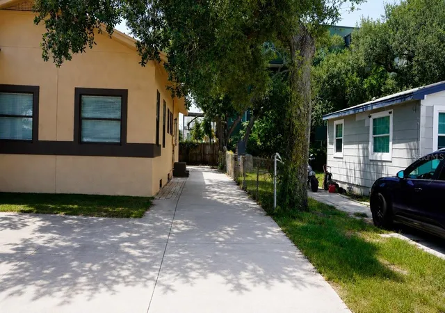 3rd image of 650 30Th Ave S, St Petersburg, FL 33705 | MLS# O6437291