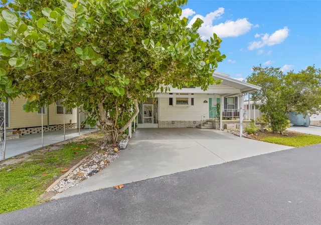 2nd image of 357 Mount Saxon Ave Ne #323, St Petersburg, FL 33702 | MLS# TB8543323
