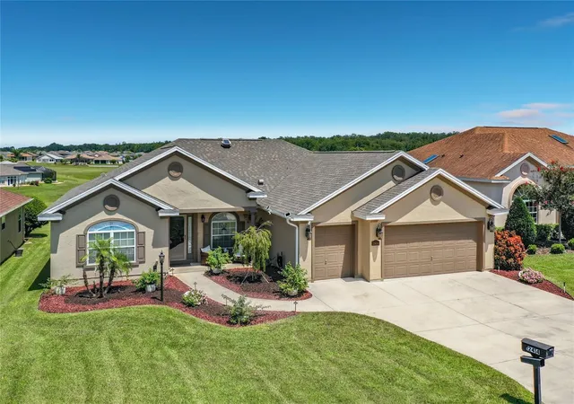 Photo 3 of Sale Pending at 12414 Se 176th Loop, Summerfield, FL 34491 | MLS# OM731262 | Listing updated on 2026-08-31