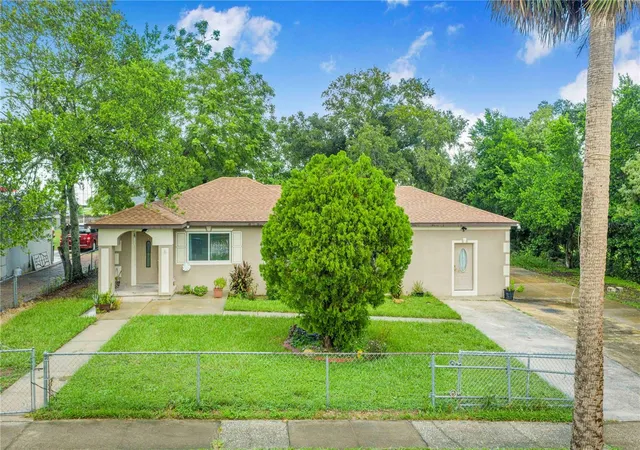 Photo 1 of Single family home for sale at 6 E Magnolia St, DAVENPORT, FL 33837 | MLS# L4964637 | Listing updated on 2026-10-12