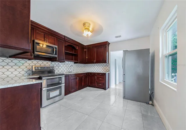 Photo 3 of Single family home for sale at 6 E Magnolia St, Davenport, FL 33837 | MLS# L4964637 | Listing updated on 2026-10-12