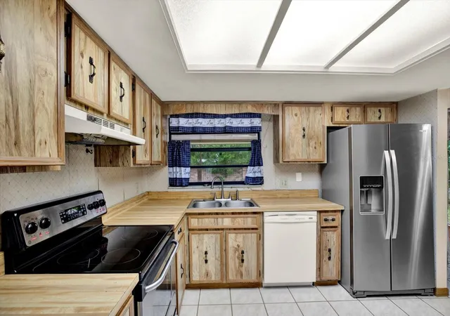 Photo 3 of Single family home for sale at 5527 Pentail Cir, Tampa, FL 33625 | MLS# TB8543339 | Listing updated on 2026-10-09