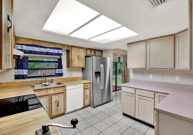 Photo 4 of Single family home for sale at 5527 Pentail Cir, Tampa, FL 33625 | MLS# TB8543339 | Listing updated on 2026-10-09