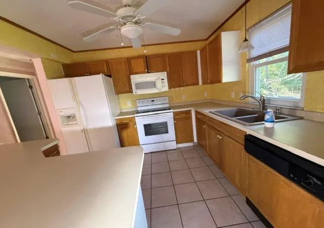 Photo 3 of Single family home for sale at 524 San Marino Dr, Lady Lake, FL 32159 | MLS# OM731266 | Listing updated on 2026-09-11
