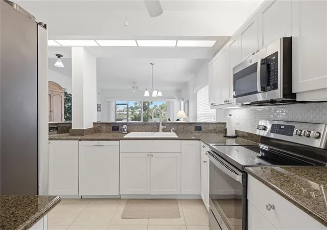 Listing Photo 4 - Condo for sale in building located at 418 Laurel Lake Dr, VENICE, FL 34292 - Unit #106