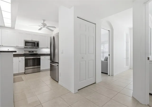 Listing Photo 5 - Condo for sale in building located at 418 Laurel Lake Dr, VENICE, FL 34292 - Unit #106