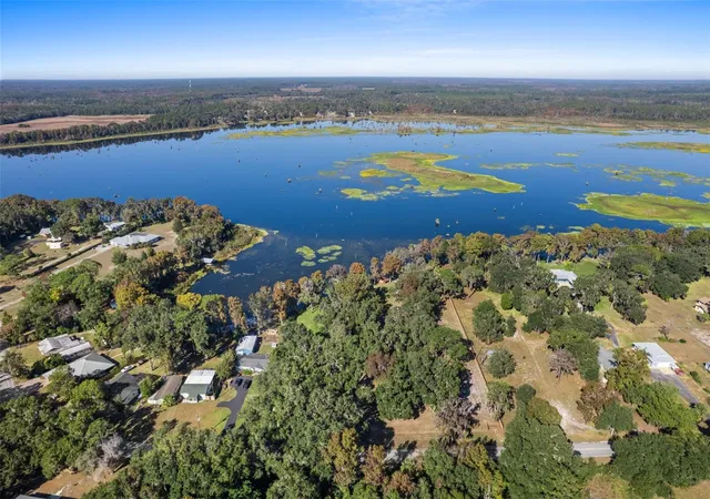 Photo 3 of Sale Pending at 6185 W Riverbend Rd, Dunnellon, FL 34433 | MLS# OM731271 | Listing updated on 2026-10-09