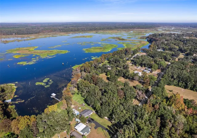 Photo 3 of Sale Pending at 6185 W Riverbend Rd, Dunnellon, FL 34433 | MLS# OM731271 | Listing updated on 2026-10-09