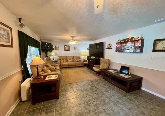 Photo 3 of Single family home for sale at 4033 Se 15Th St, Ocala, FL 34471 | MLS# OM731273 | Listing updated on 2026-10-29