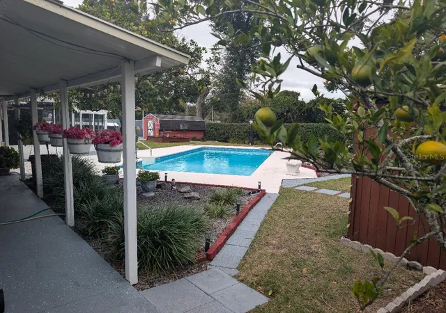 Photo 2 of Single family home for sale at 4033 Se 15Th St, Ocala, FL 34471 | MLS# OM731273 | Listing updated on 2026-10-29