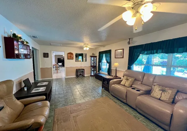 Photo 4 of Single family home for sale at 4033 Se 15Th St, Ocala, FL 34471 | MLS# OM731273 | Listing updated on 2026-10-29