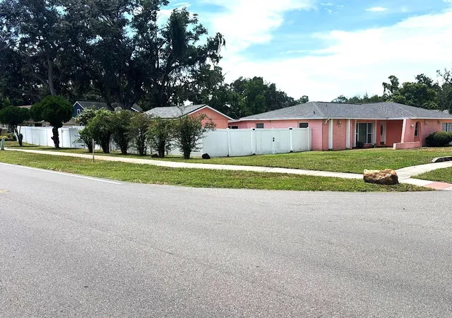 Photo 3 of Single family home for sale at 902 Samy Dr, Tampa, FL 33613 | MLS# TB8543373 | Listing updated on 2026-09-24