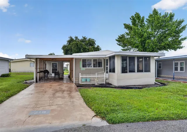 Photo 2 of Manufactured home for sale at 219 Paradise S, Leesburg, FL 34788 | MLS# G5117083 | Listing updated on 2026-09-01